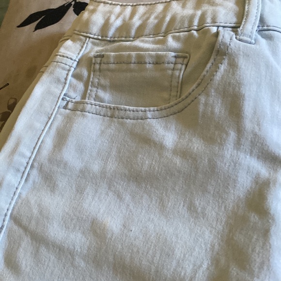 Forever21 Size 29 White Skinny jeans - Picture 4 of 4